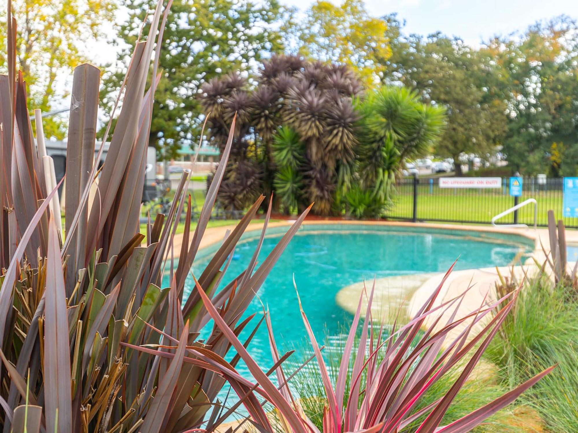 Nrma Bairnsdale Riverside Holiday Park Екстер'єр фото